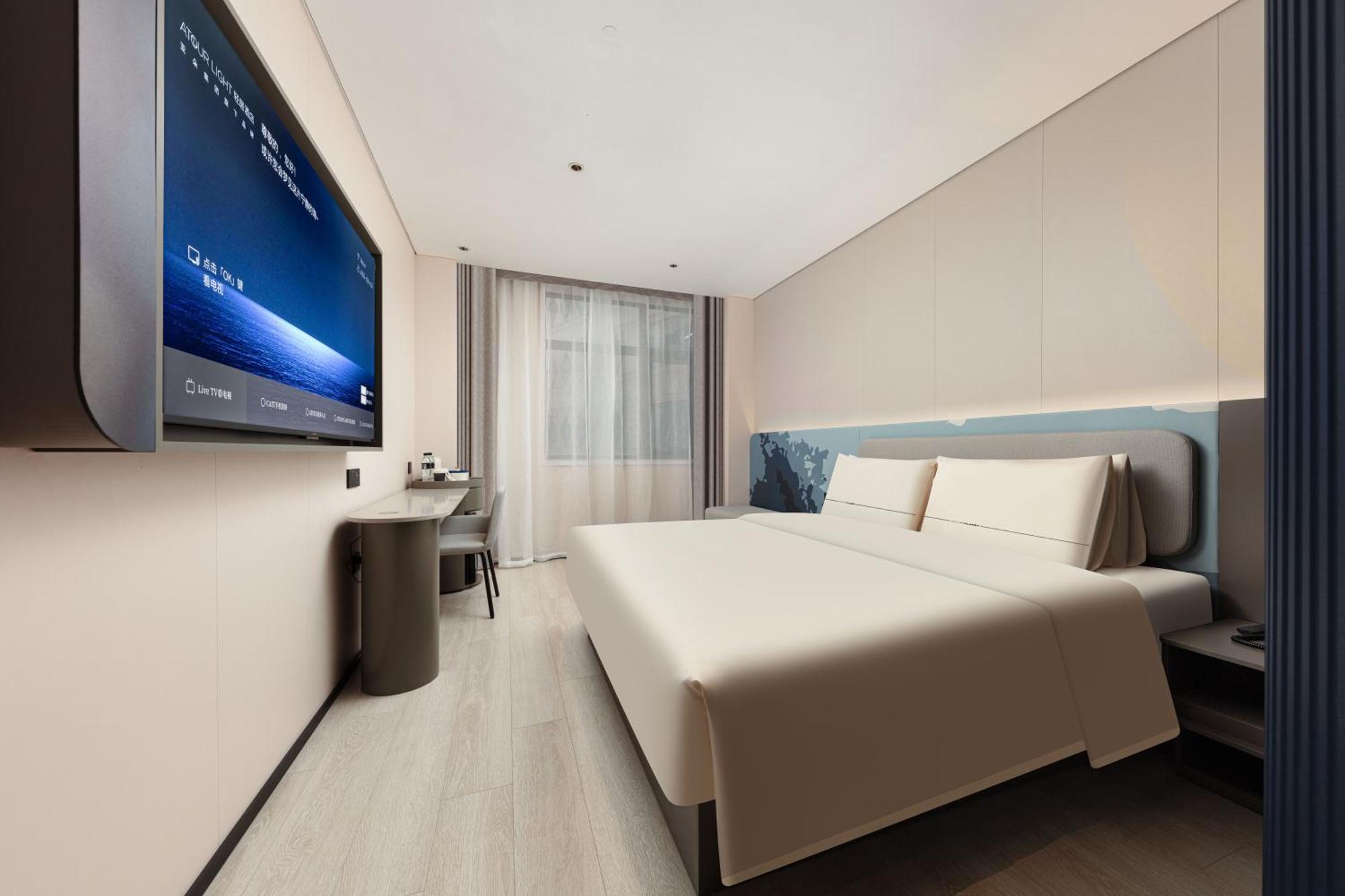 Atour Light Bund People's Square-freemini Bar And Free Night Snacks 4*