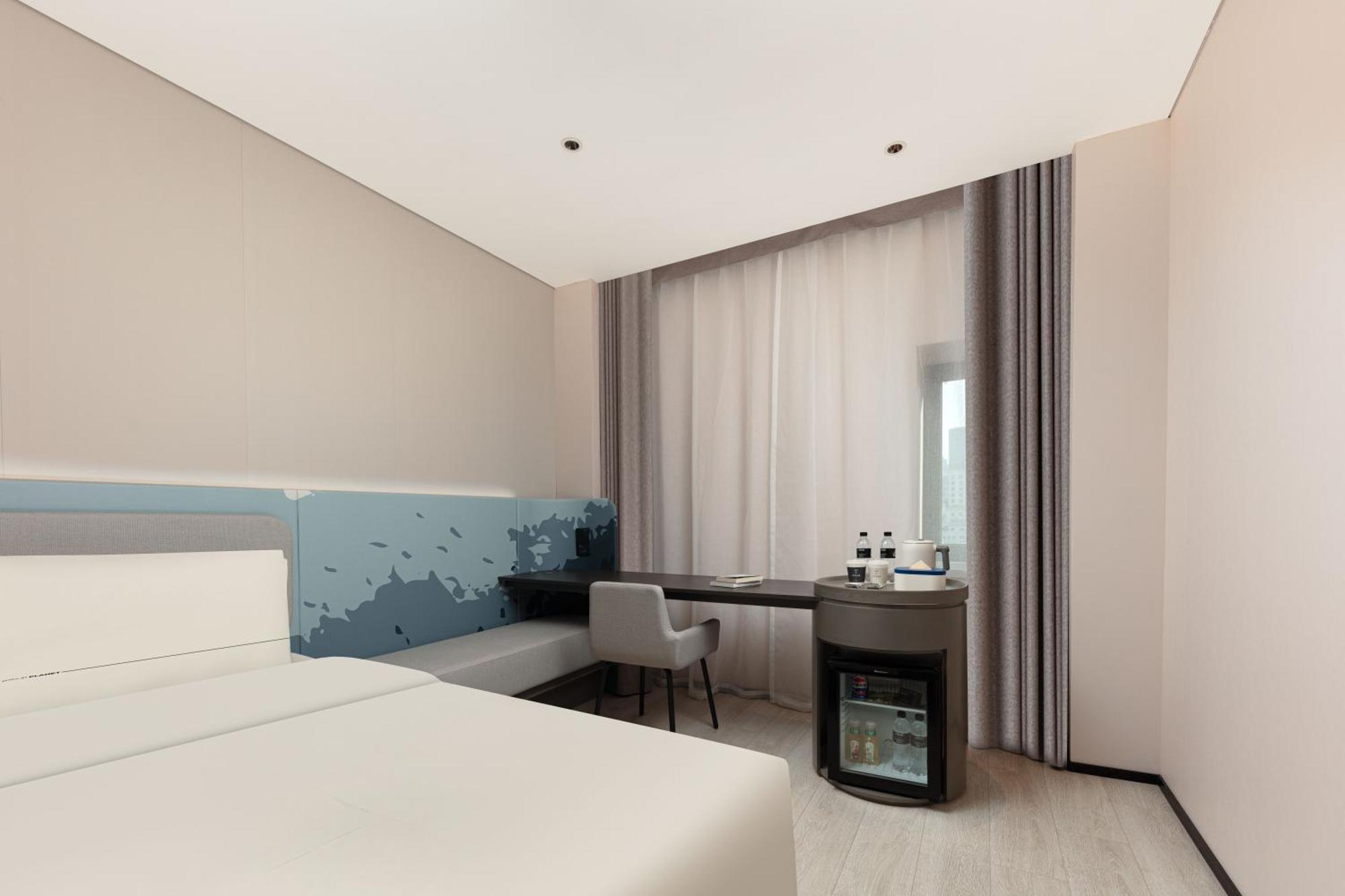 Atour Light Bund People's Square-freemini Bar And Free Night Snacks 4* Shanghai