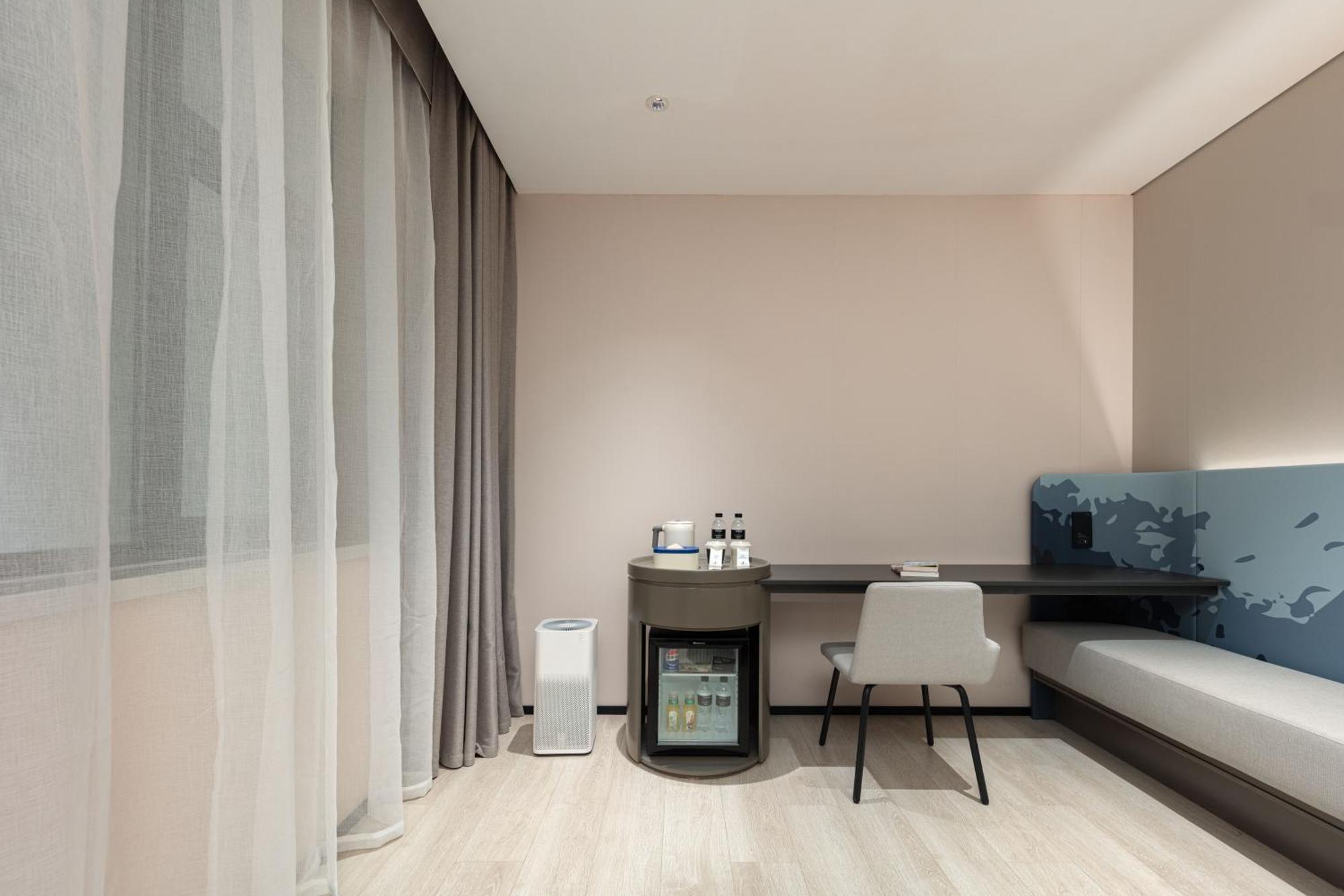 Atour Light Bund People's Square-freemini Bar And Free Night Snacks 4* Shanghai