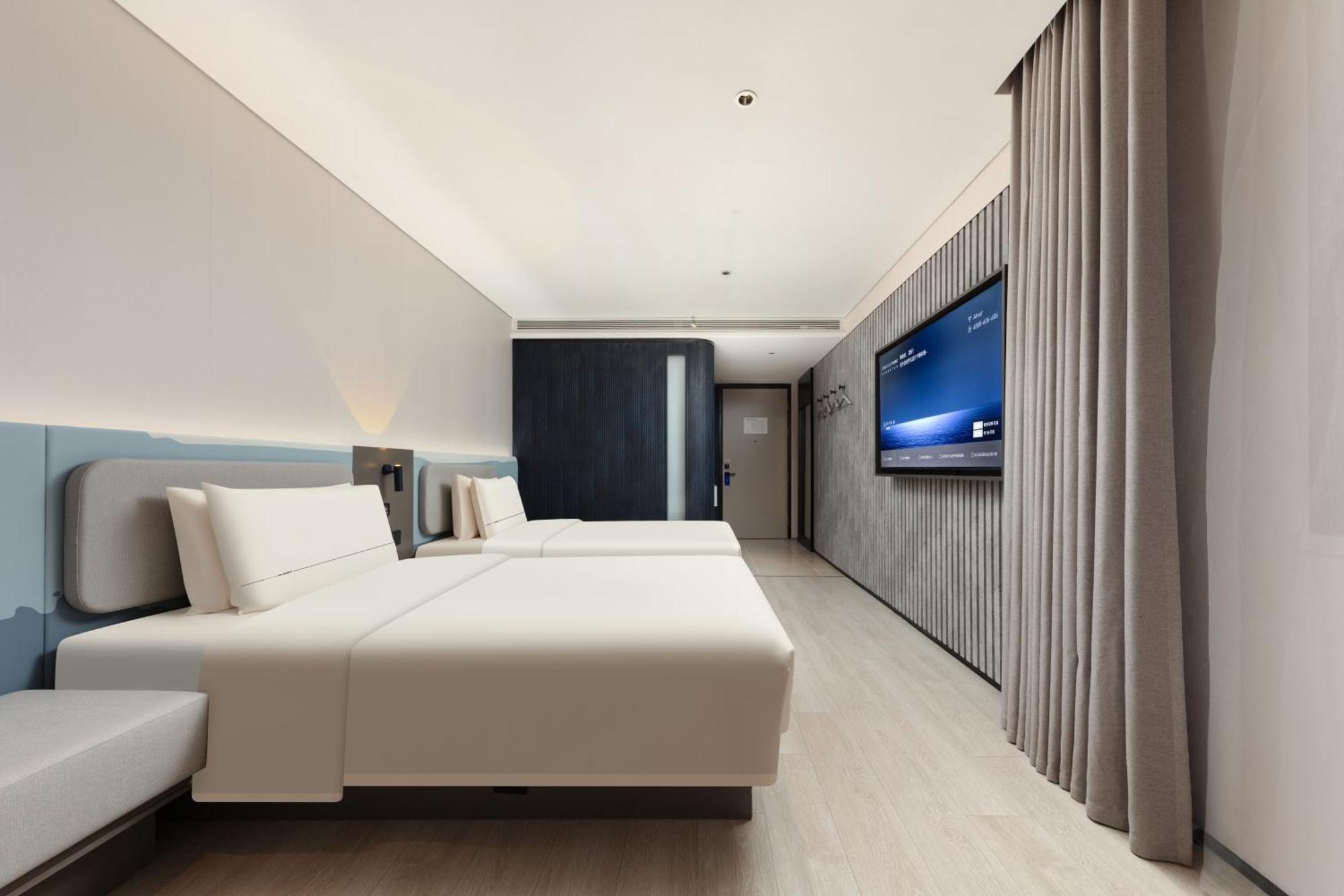 Atour Light Bund People's Square-freemini Bar And Free Night Snacks Hotel